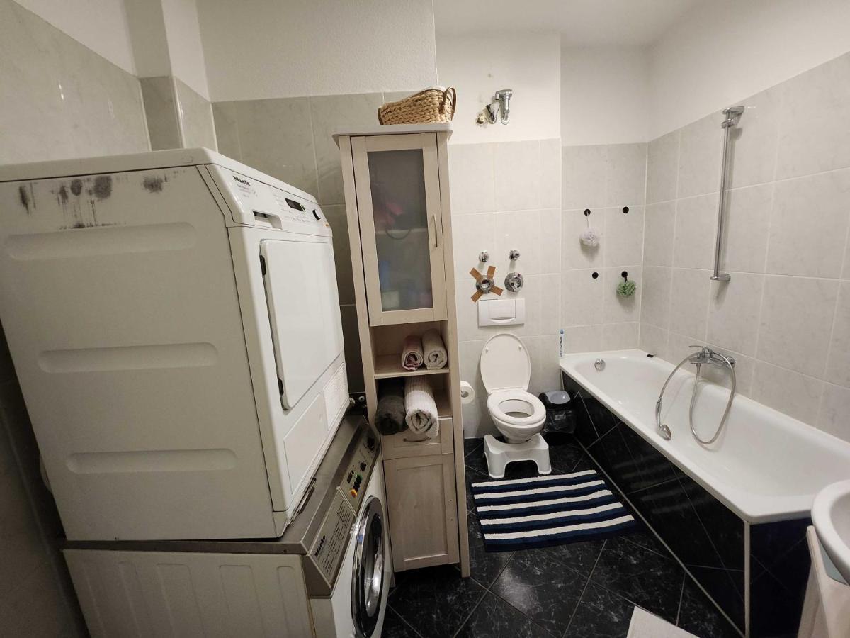 One Private Room Available In A Two Room Apartment In Tegel, Берлин Экстерьер фото