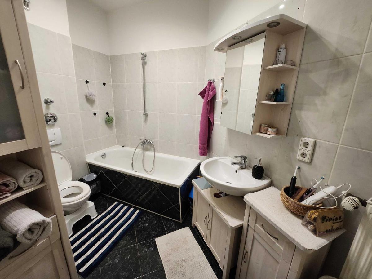 One Private Room Available In A Two Room Apartment In Tegel, Берлин Экстерьер фото