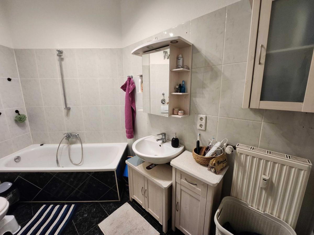 One Private Room Available In A Two Room Apartment In Tegel, Берлин Экстерьер фото